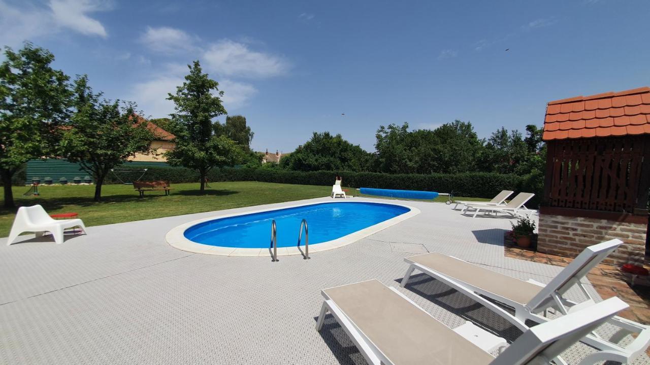 Villa Mons Aureus Popovac Ngoại thất bức ảnh